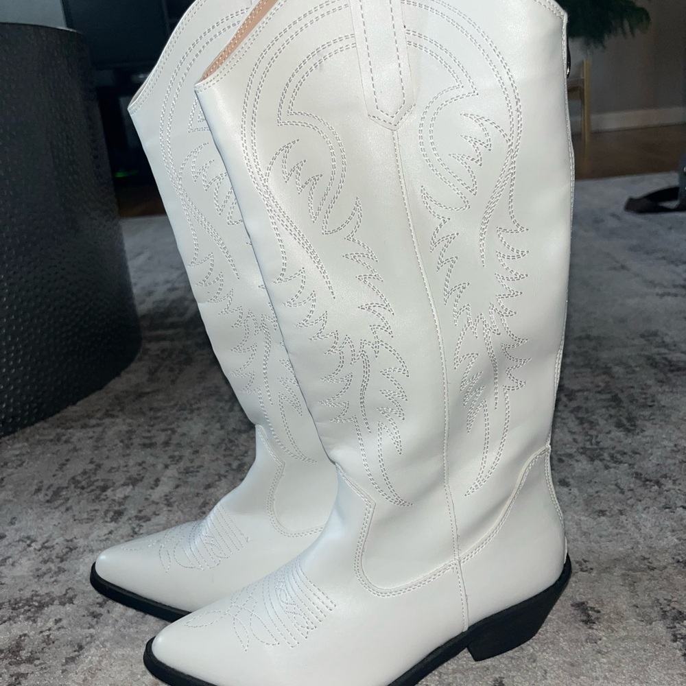 White Western-Style Women's Boots